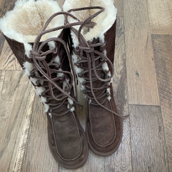 Ugg leather lace up Tall boots Wm 6 - Picture 6 of 10